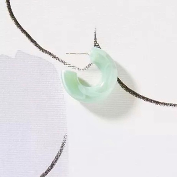 ANTHRO THE SALMA EARRING BY CASA CLARA MINT GREEN MARBLED HUGGIE CUFF HOOPS - Picture 4 of 6